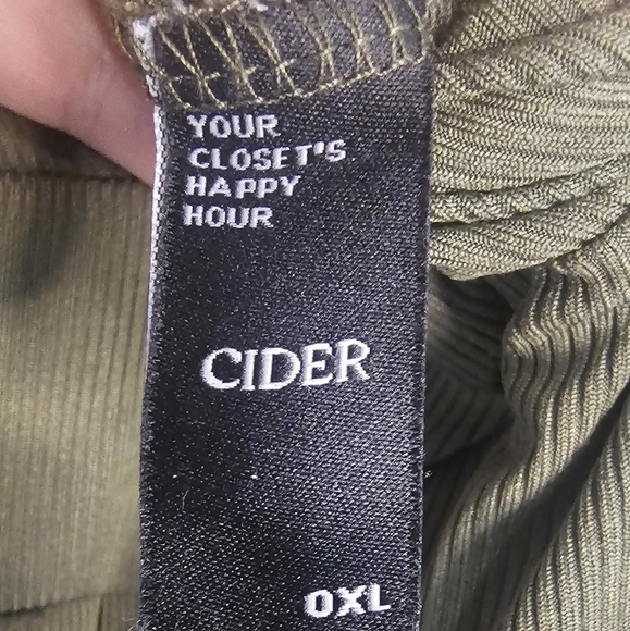 Cider Green Jumpsuit with V-Neck and Wide Legs - Picture 4 of 7